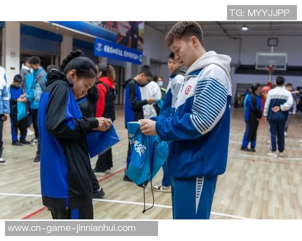 “奔跑吧·少年”2025年“乌昌区域”高中男人篮球联赛公益行温情启幕